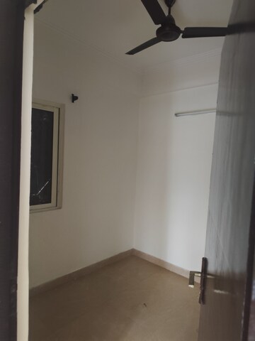 Room in 2.5 BHK Apartment at Futec Gateway, Sector 75 – for Rent