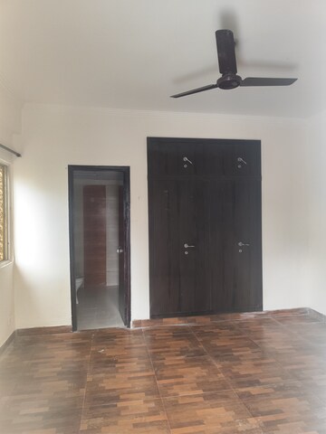 Room in 2.5 BHK Apartment at Futec Gateway, Sector 75 – for Rent