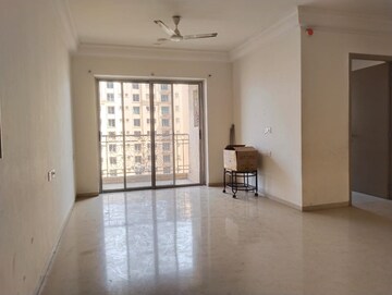 Room in 2 BHK Apartment at Hiranandani Fortune City, New Panvel – for Rent