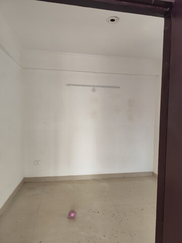 Room in 3 BHK Apartment at Futec Gateway, Sector 75 – for Rent