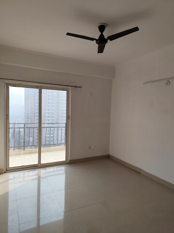 Room in 3 BHK Apartment at Futec Gateway, Sector 75 – for Rent