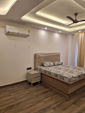 Bedroom in 2.5 BHK Builder Floor at Unitech Infospace, Sector 21 – for Rent