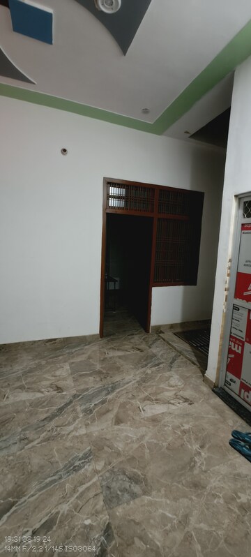 Room in 2 BHK Builder Floor at Gayatri Vihar – for Rent