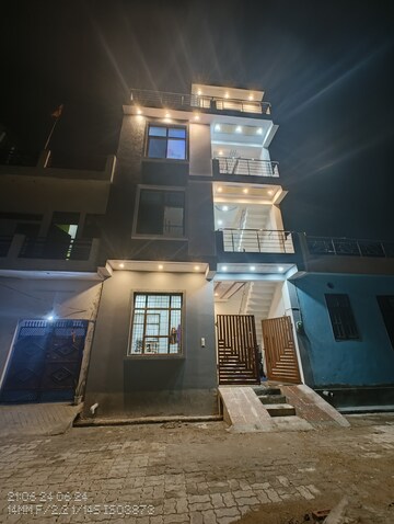  2 BHK Builder Floor at Gayatri Vihar – for Rent