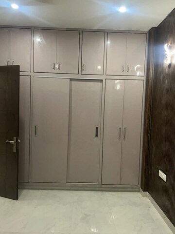Building Lobby in 3 BHK Builder Floor at Unitech Infospace, Sector 21 – for Rent