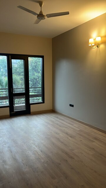 Room in 3 BHK Apartment at Jor Bagh – for Rent