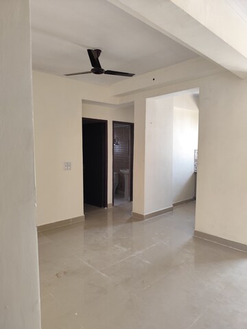 Room in 3.5 BHK Apartment at Futec Gateway, Sector 75 – for Rent
