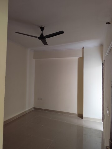 Room in 3.5 BHK Apartment at Futec Gateway, Sector 75 – for Rent