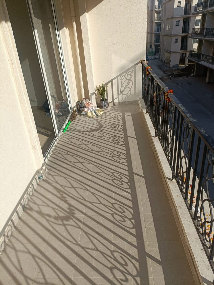Balcony, signature-global-park 2 Bedroom 865 Sq.Ft. Apartment In Sohna Sector 36 Gurgaon 8228910