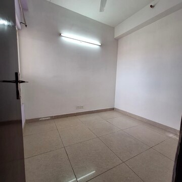 Room in 3.5 BHK Apartment at Mahagun Mirabella, Sector 79 – for Rent