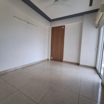 Room in 3.5 BHK Apartment at Mahagun Mirabella, Sector 79 – for Rent