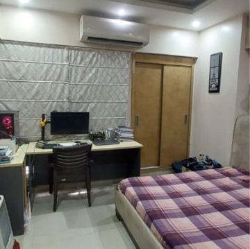Team Area in 3 BHK Apartment at Mahagun Mirabella, Sector 79 – for Rent