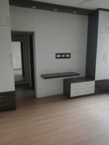 Room in 3.5 BHK Apartment at Unitech The Residences Gurgaon, Sector 33 – for Rent