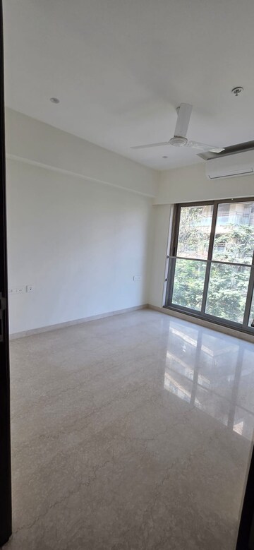 Room in 3 BHK Independent House at Supreme Evana, Bandra West – for Rent