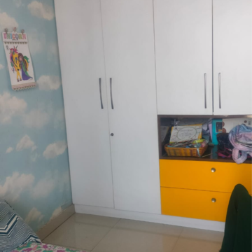 Furnished Amenities in 3 BHK Apartment at Mahagun Mirabella, Sector 79 – for Rent