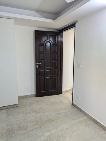 Room in 2 BHK Apartment at Amar Colony – for Rent