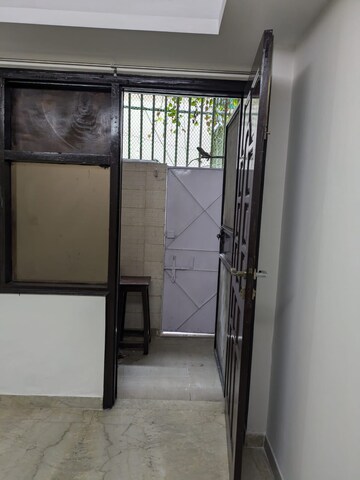 Room in 2 BHK Apartment at Amar Colony – for Rent