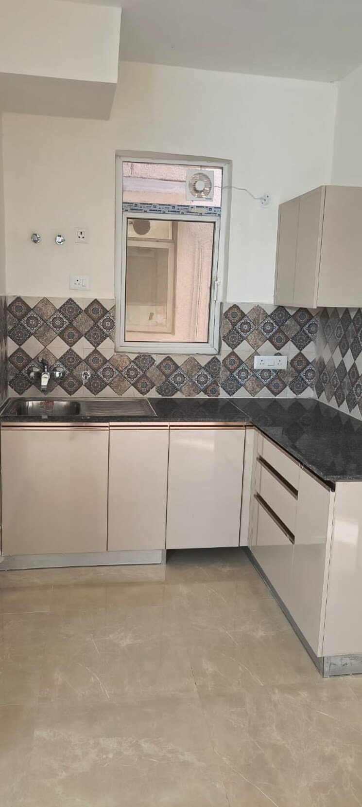 Kitchen, signature-global-park-4-and-5 3 Bedroom 1120 Sq.Ft. Apartment In Sohna Sector 36 Gurgaon 8229115