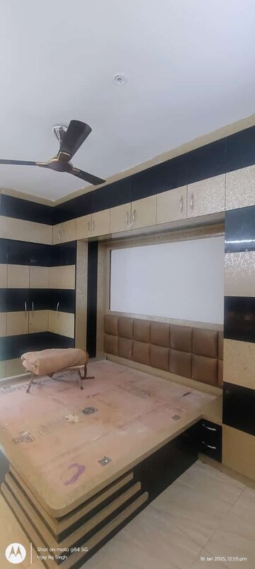 Room in 2 BHK Apartment at Gaur City 2 - 14th Avenue, Sector 16c Greater Noida – for Rent