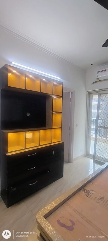 Room in 2 BHK Apartment at Gaur City 2 - 14th Avenue, Sector 16c Greater Noida – for Rent