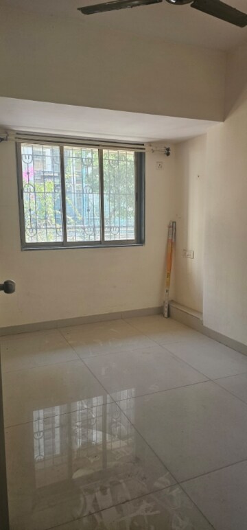 Room in 2.5 BHK Apartment at Runwal Garden City, Balkum Pada – for Rent