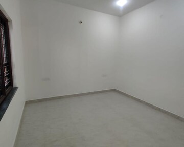 Room in 1 BHK Apartment at Indrayani CHS Goregaon, Goregaon East – for Sale