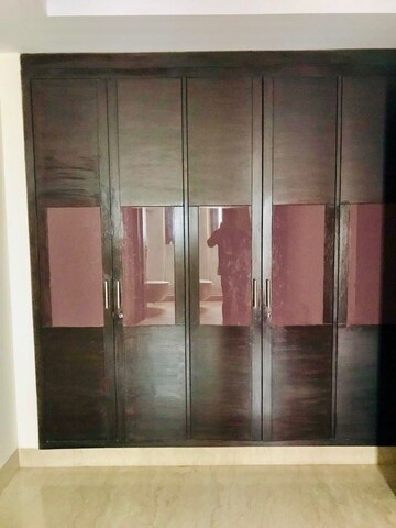 Furnished Amenities in 3 BHK Apartment at Safdarjang Enclave – for Rent