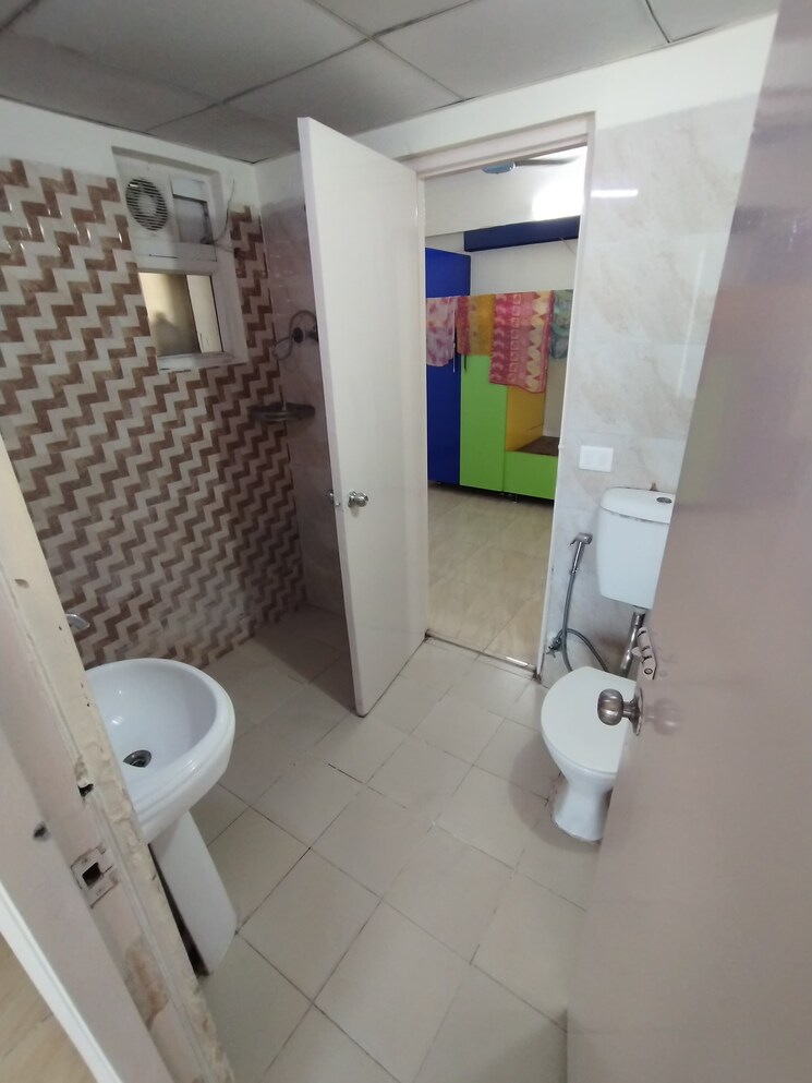 Bathroom, gaur-city-2-14th-avenue 2 Bedroom 1040 Sq.Ft. Apartment In Sector 16c Greater Noida Greater Noida 8229366