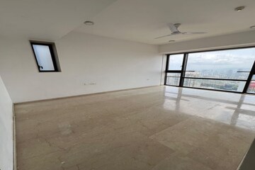 Room in 4 BHK Apartment at Lodha The Park, Worli – for Rent