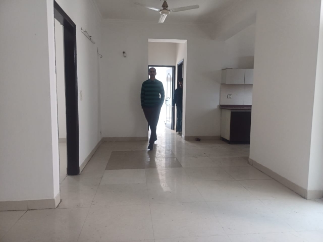 3 BHK + Extra Room Apartment For Sale in Amrapali Golf Homes