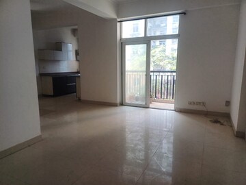 Room in 3 BHK Apartment at Amrapali Golf Homes, Sector 4, Greater Noida – for Sale