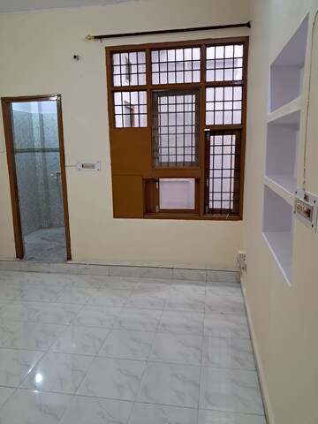 Room in 2 BHK Independent House at Gomti Nagar – for Rent