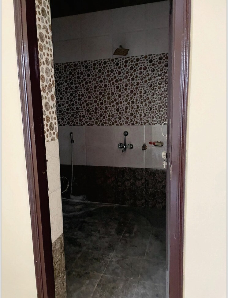 Bathroom, gomti nagar 6 Bedroom 2000 Sq.Ft. Independent House In Gomti Nagar Lucknow 8229642