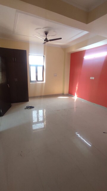 Room in 2 BHK Builder Floor at Rajpur Khurd Extension – for Rent