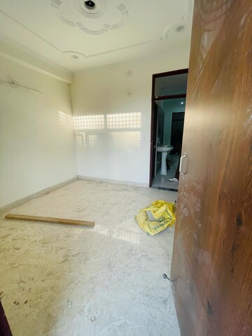 Room in 1 BHK Apartment at Rajpur Khurd Extension – for Rent