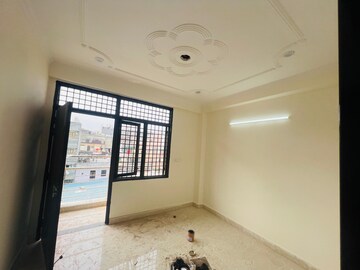 Room in 1 BHK Apartment at Rajpur Khurd Extension – for Rent