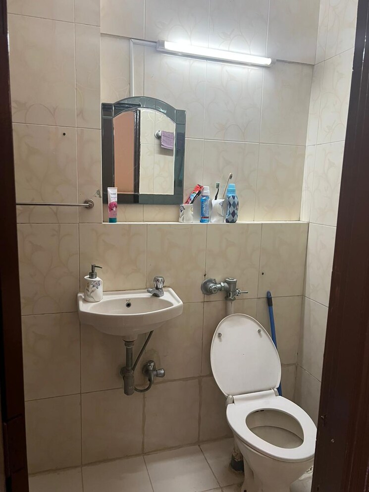 Bathroom, panchvati-chs-powai 2 Bedroom 915 Sq.Ft. Apartment In Powai Mumbai 8229986