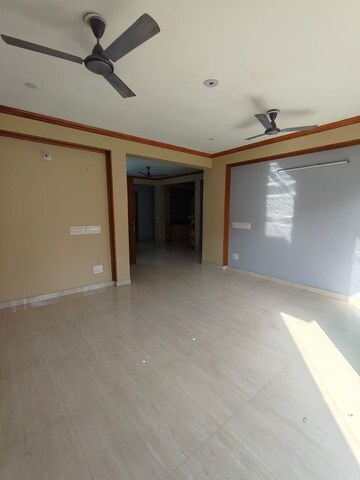 Room in 3 BHK Apartment at Hargobind Enclave – for Rent