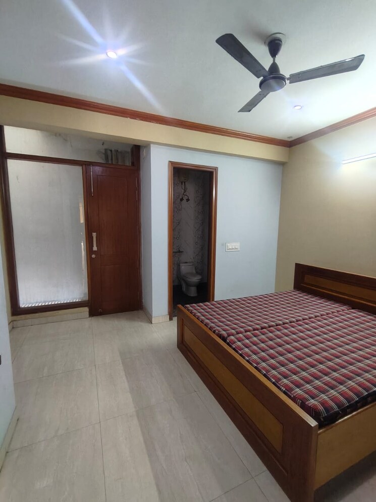 Bedroom, hargobind enclave 3 Bedroom 1800 Sq.Ft. Apartment In Hargobind Enclave Delhi 8230148