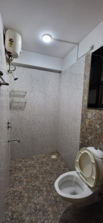 Bathroom in 2 BHK Apartment at Dona Paula – for Rent