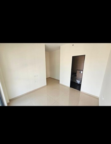 Room in 2 BHK Apartment at Lodha Vista, Lower Parel – for Rent