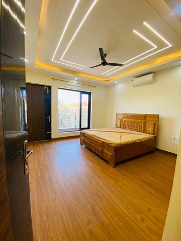 Bedroom in 2 BHK Builder Floor at Ambience Creacions, Sector 22 – for Rent