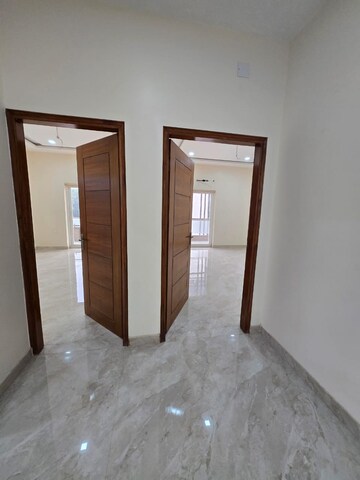 Room in 4 BHK Builder Floor at Sector 85 – for Sale