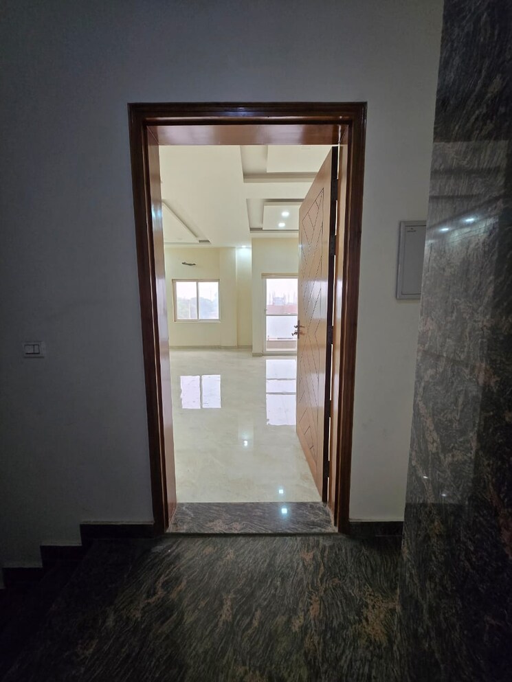 Room, sector 85 4 Bedroom 350 Sq.Yd. Builder Floor In Sector 85 Faridabad 8230269