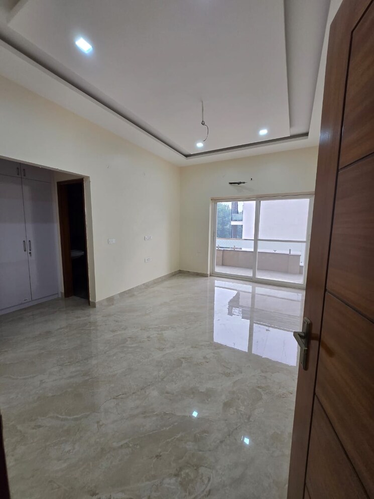 Room, sector 85 4 Bedroom 350 Sq.Yd. Builder Floor In Sector 85 Faridabad 8230269