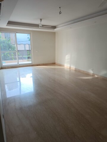 Room in 3 BHK Builder Floor at Shalimar Bagh – for Sale