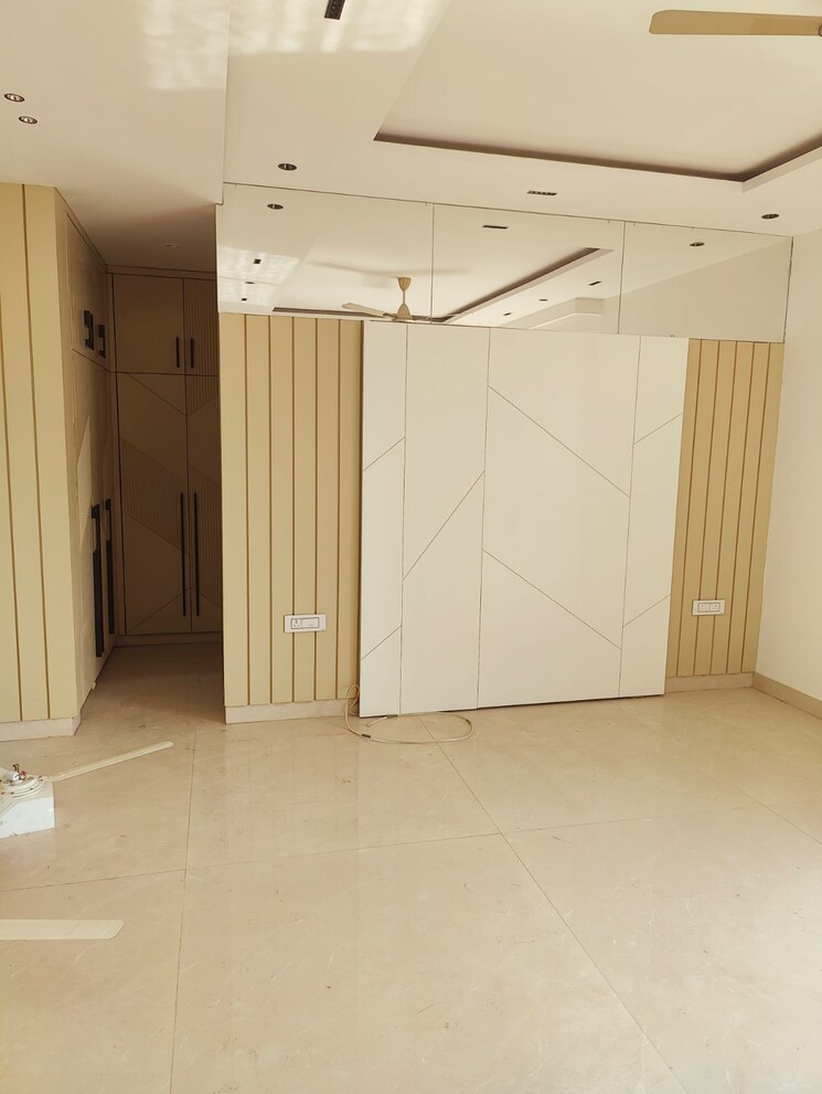 Room, shalimar bagh 3 Bedroom 1000 Sq.Ft. Builder Floor In Shalimar Bagh Delhi 8230285