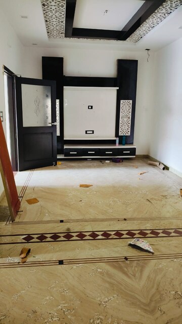 Living Room in 5 BHK Independent House at Sector 16 – for Rent