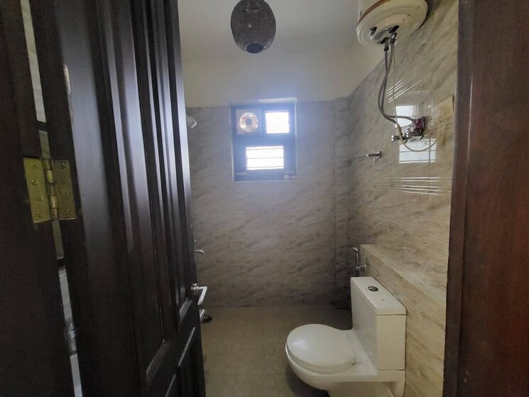 Bathroom, sector 9 2 Bedroom 204 Sq.Yd. Independent House In Sector 9 Gurgaon 8230446