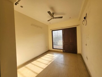 Room in 2 BHK Independent House at Sector 9 – for Rent